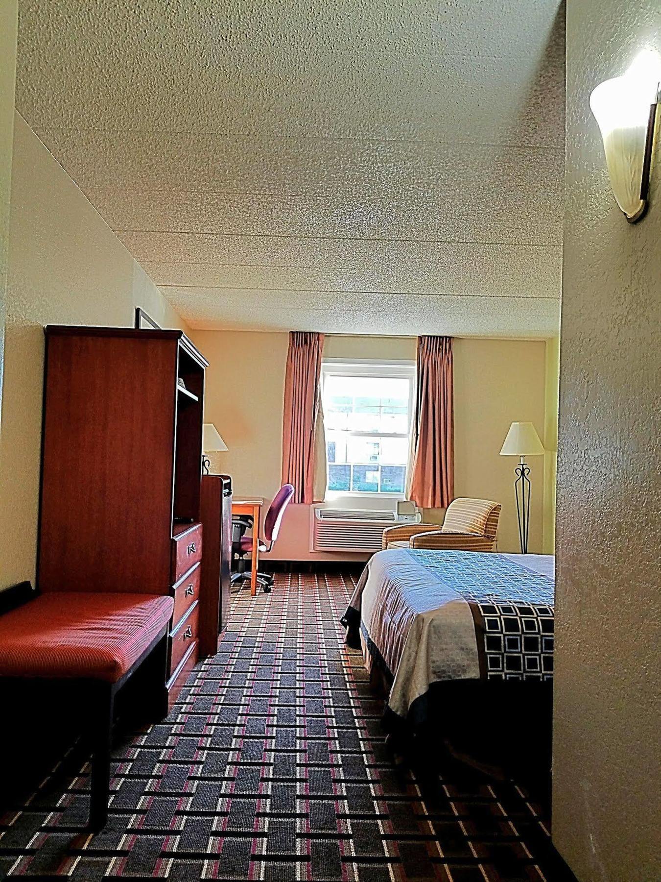 Red Roof Inn Richmond, Va - W Broad St Хенрико Экстерьер фото